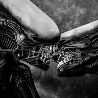 aliens vs predator- kingly pythons gucci realm